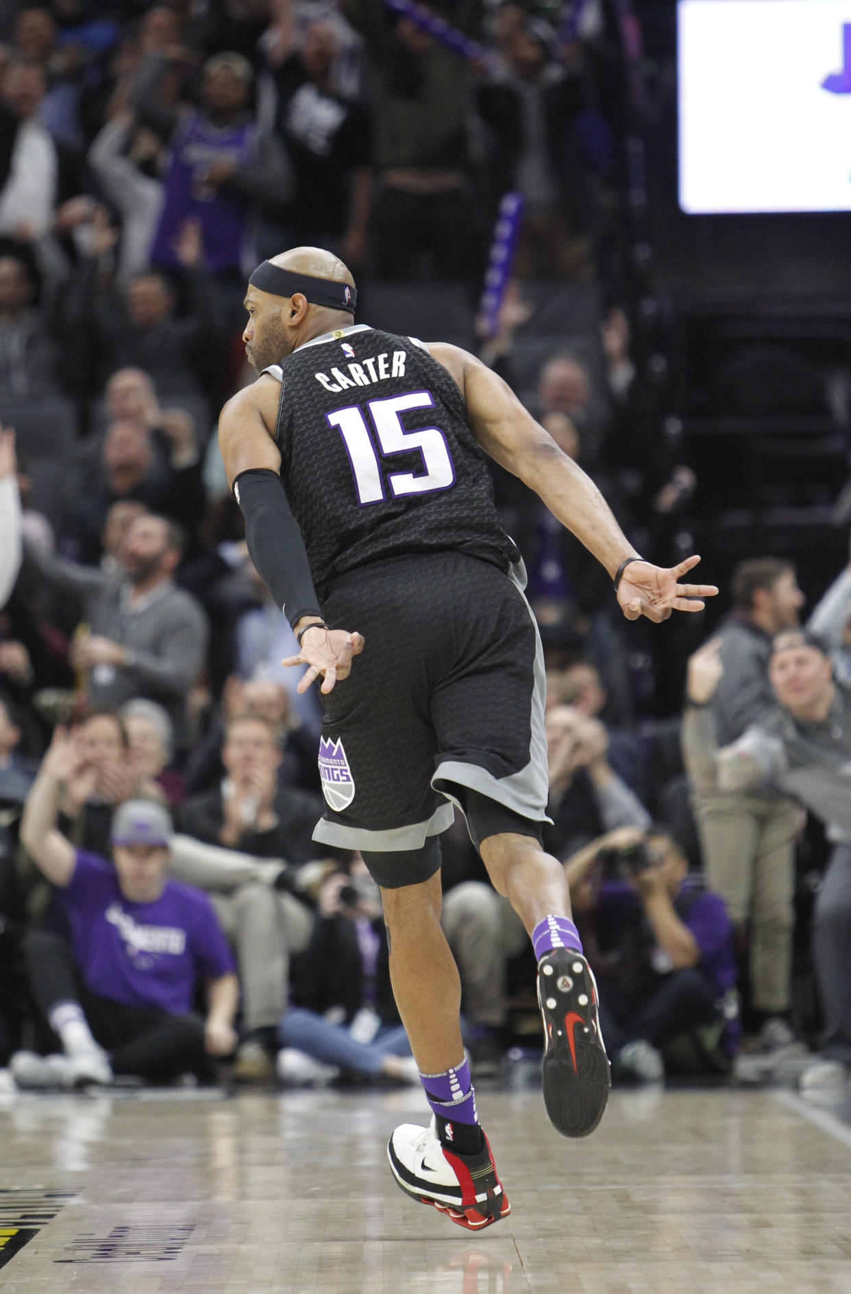 Sacramento Kings guard Vince Carter reacts after hitting a 3-point shot during the second half against the Oklahoma City Thunder in an NBA basketball game in Sacramento, Calif., Thursday, Feb. 22, 2018. The Thunder won 110-107. (AP Photo/Steve Yeater)