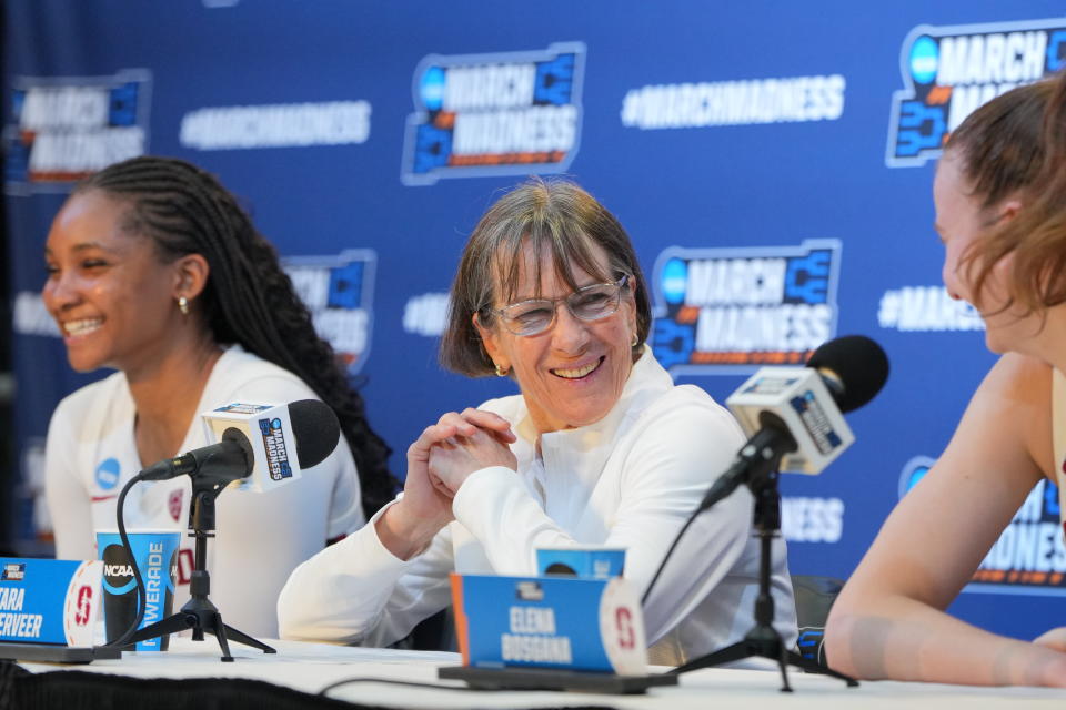 Tara VanDerveer is the winningest coach in both men's and women's basketball. 