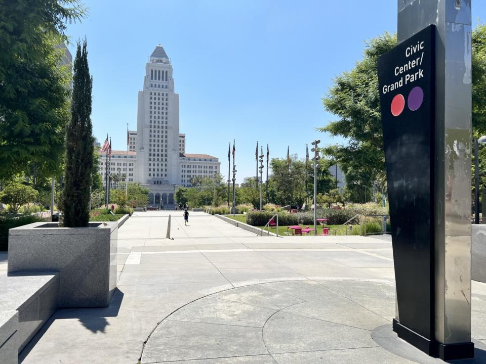 Los visitantes pueden llegar al lugar a través del Metro en la estación Civic Center- Grand Park.