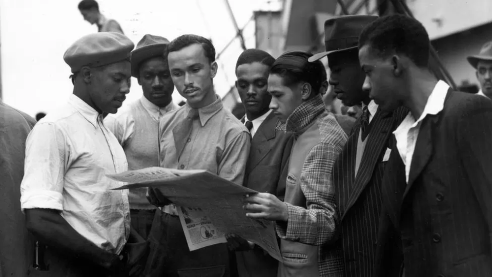 Una foto de archivo de inmigrantes jamaicanos recién llegados a bordo del Empire Windrush en Tilbury 