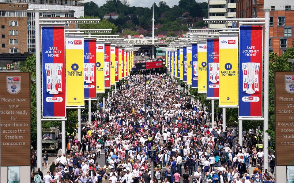 A general view of Leeds United and Southampton fans making their way to the stadium ahead of the Sky Bet Championship play-off final