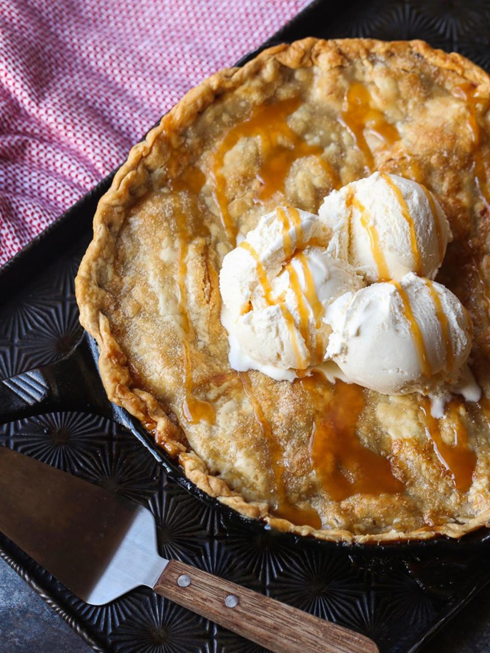 Easy Skillet Caramel Apple Pie