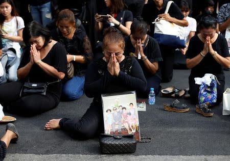 People pay their respects to Thailand's late King Bhumibol Adulyadej in front of the Grand Palace in Bangkok, Thailand October 15, 2016. REUTERS/Issei Kato