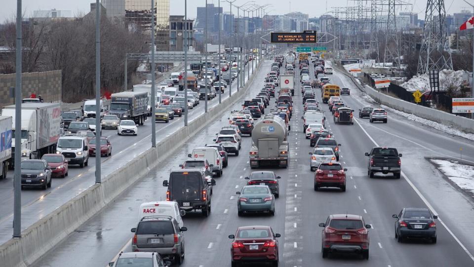 Drivers slowly make their way along Highway 417 in central Ottawa April 3, 2023, when there were several crashes. There was black ice and a sudden blast of snow that morning.