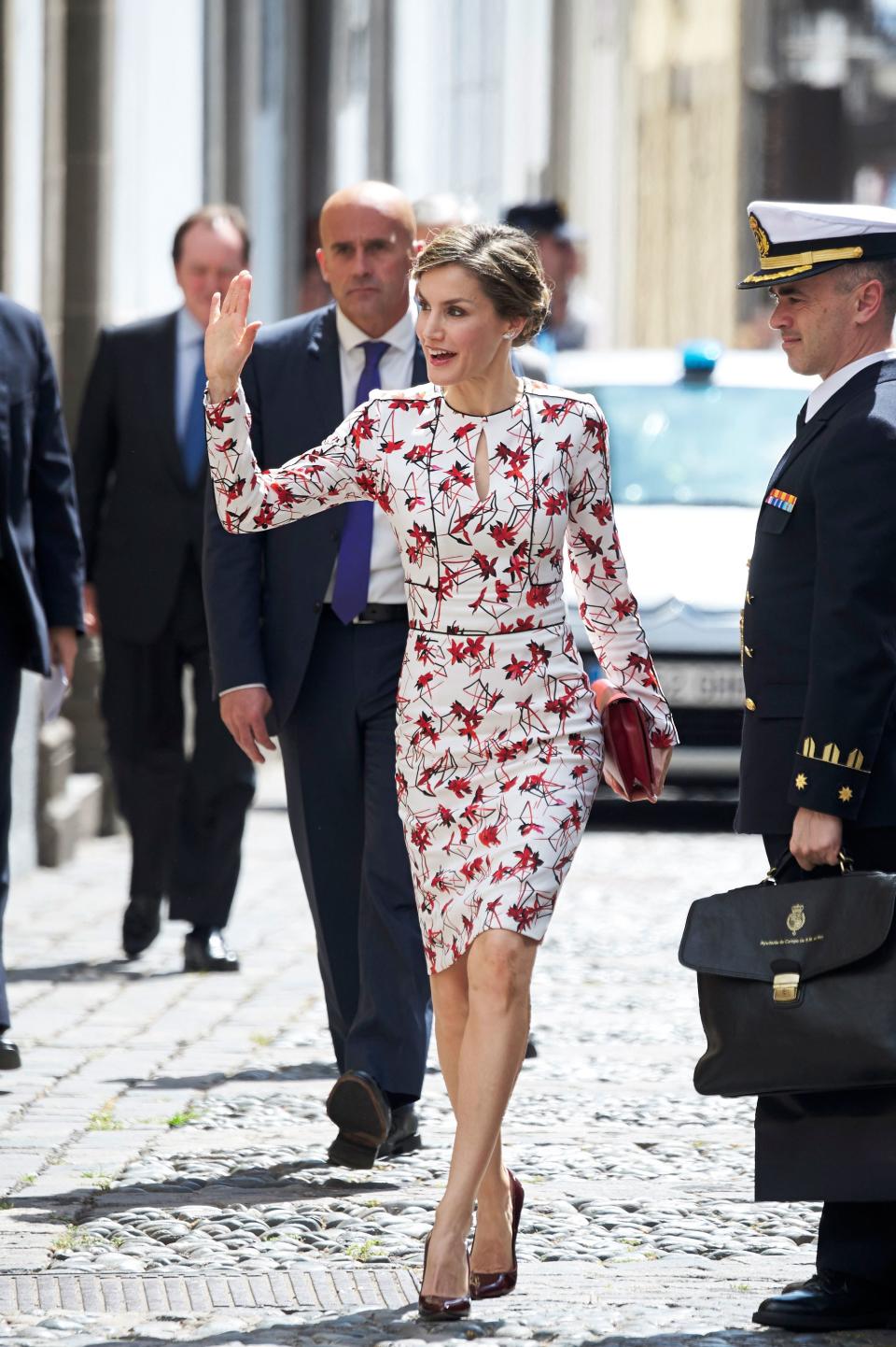 The Spanish monarch takes her ladylike style to spring territory.