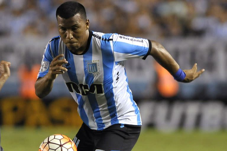 El colombiano Roger Martínez volverá a vestir la camiseta de Racing