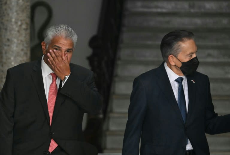 Panamanian president-elect Jose Raul Mulino (L) leaves the Presidential Palace after a meeting on Tuesday (MARTIN BERNETTI)
