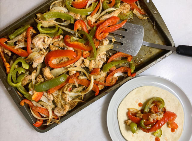 Best Easy Chicken Fajitas - Creme De La Crumb