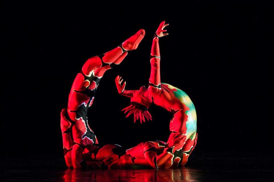 MOMIX will perform its version of “Alice in Wonderland” at the Kauffman Center on Feb. 15. MOMIX