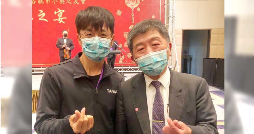 民進黨台北市長參選人陳時中，傳出曾有意延攬前藝人「焦糖哥哥」操盤空戰，卻遭到綠營內部強烈反彈，最後無疾而終。（圖／翻攝自焦糖哥哥臉書）