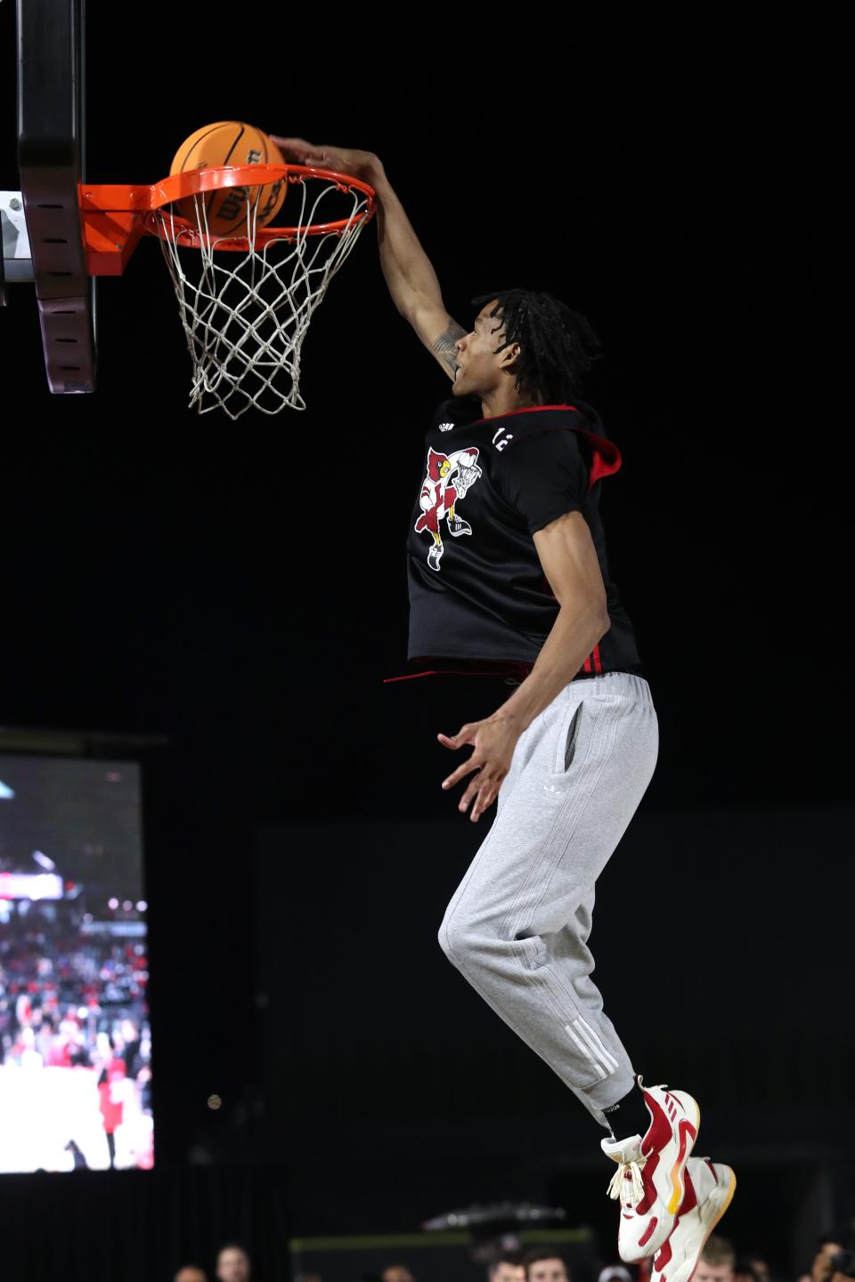 Louisville’s JJ Traynor competes in the dunk contest at Louisville Live at Slugger Field.Oct. 21, 2022