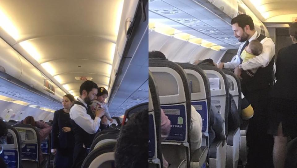 El joven se ofreció a cargar a dos niños que estaban inquietos para ayudar a sus madres. Foto: Facebook/SkyAirline