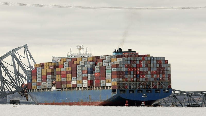 The cargo ship Dali sits in the water after running into and collapsing the Francis Scott Key Bridge on March 26, 2024 in Baltimore, Maryland. - Photo: Kevin Dietsch (Getty Images)