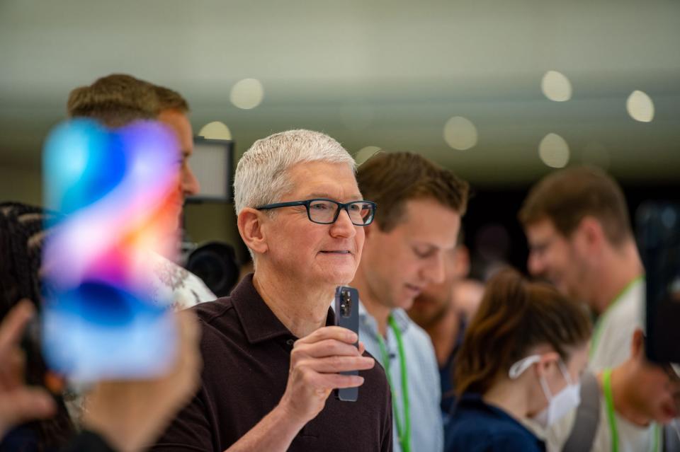 Tim Cook muss immer wieder Kopfschmerzen haben. - Copyright: Andrej Sokolow/picture alliance via Getty Images