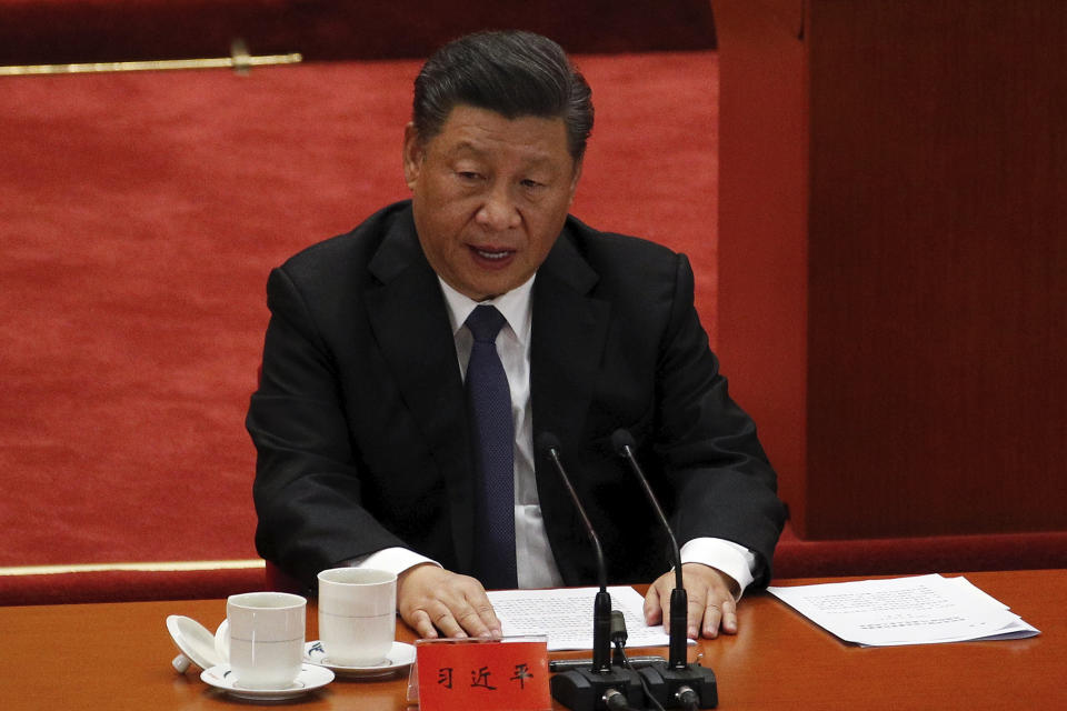 Il presidente cinese Xi Jinping rilascia la sua prima dichiarazione ufficiale e globale sul virus, invitando tutti al massimo sforzo. Nel frattempo, viene accertata la trasmissione del “2019-nCoV” da uomo a uomo. (AP Photo/Andy Wong)