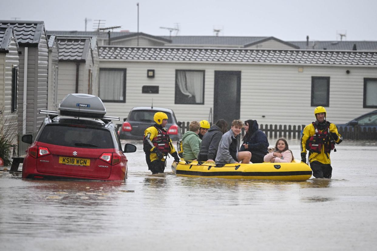 People are rescued from their holiday chalets by fire and rescue at Freshwater Beach Holiday Park (Getty Images)