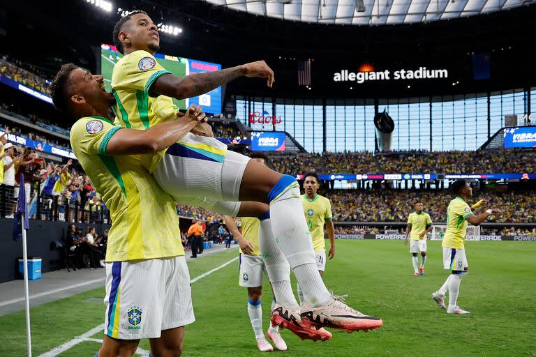 Brasil se repuso del empate ante Costa Rica y goleó a Paraguay; necesita vencer a Colombia