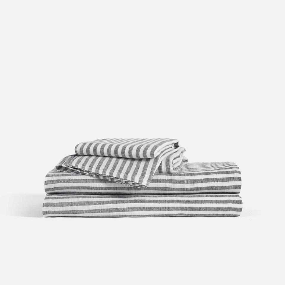 <p><strong>Brooklinen</strong></p><p>brooklinen.com</p><p><strong>$269.00</strong></p><p><a href="https://go.redirectingat.com?id=74968X1596630&url=https%3A%2F%2Fwww.brooklinen.com%2Fproducts%2Flinen-core-sheet-set&sref=https%3A%2F%2Fwww.harpersbazaar.com%2Ffashion%2Ftrends%2Fg32407170%2Fbest-linen-sheets%2F" rel="nofollow noopener" target="_blank" data-ylk="slk:Shop Now;elm:context_link;itc:0;sec:content-canvas" class="link ">Shop Now</a></p><p>As far as bedding brands, Brooklinen has become very popular in a relatively short time. The direct-to-consumer company was founded in 2014 in (no surprise) Brooklyn, New York, accruing five-star reviews from fans who are enamored by its sleek linen sheets. The fabric is part if the name, after all. </p>