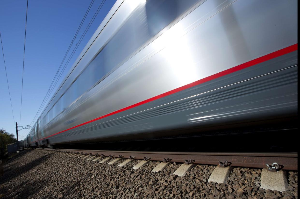 An Acela, the flagship train of the Northeast corridor, moves through Connecticut. <a href="https://newsroom.ap.org/detail/NortheastCorridorRedesign/4ce3cd4eb5454f769618db3826897b19/photo" rel="nofollow noopener" target="_blank" data-ylk="slk:AP Photo/Michael Dwyer;elm:context_link;itc:0;sec:content-canvas" class="link ">AP Photo/Michael Dwyer</a>