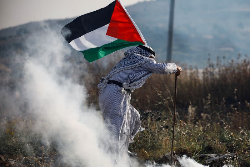 An Israeli-Palestinian "flags war" brews as violence flares