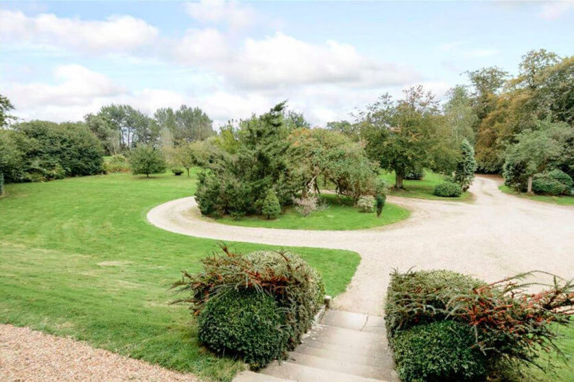 When the home failed to sell on the difficult British property market, the owners decided to think outside the box. Source: Dances Hill House