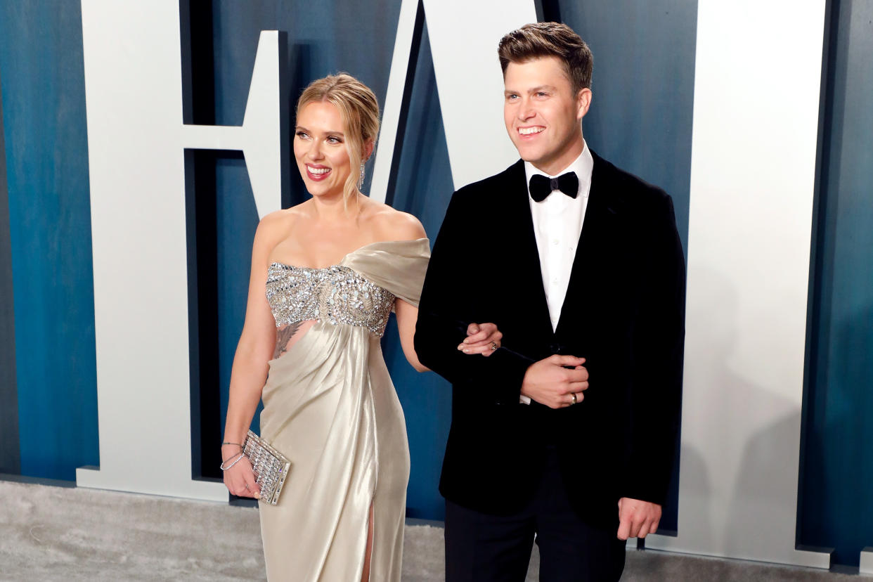 BEVERLY HILLS, CALIFORNIA - FEBRUARY 09: Scarlett Johansson and Colin Jost attend the Vanity Fair Oscar Party at Wallis Annenberg Center for the Performing Arts on February 09, 2020 in Beverly Hills, California. (Photo by Taylor Hill/FilmMagic,)