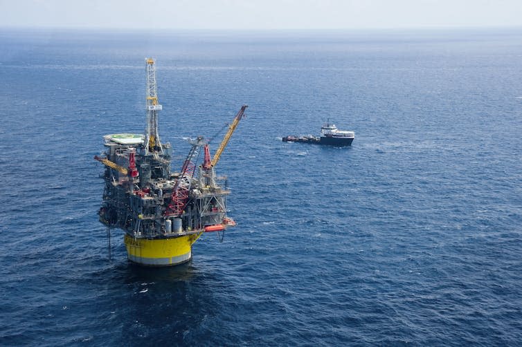 Floating oil platform from above