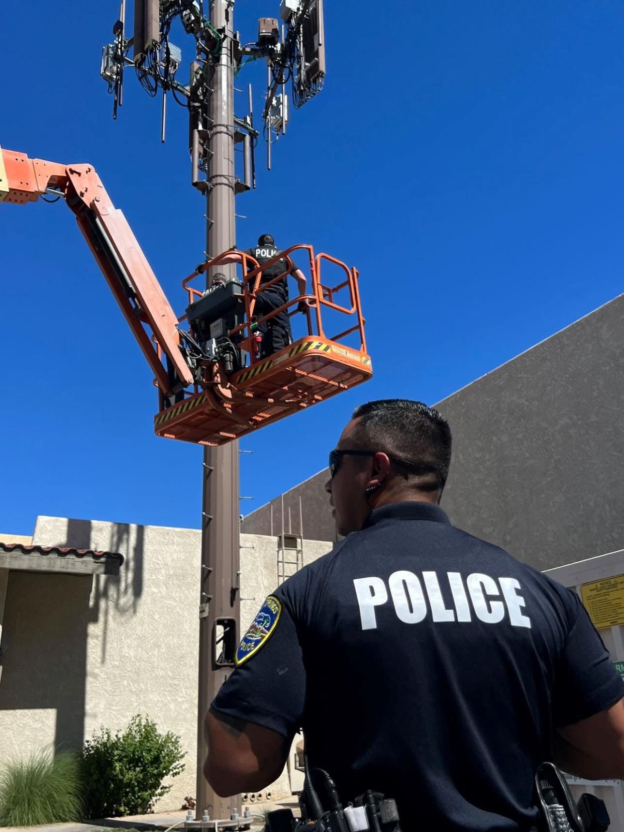 Palm Springs police chased a suspected burglar onto a Vons roof as part of an hourslong pursuit Monday.