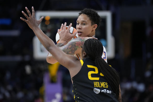 Brittney Griner welcomed back to basketball court in LA by crowds and US  Vice President