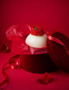 Idylle, 2 personnes, 22€<br><p> On fond pour cette jolie rose rouge d’Angelina qui surplombe un entremets à base de mousse cheesecake, crémeux pamplemousse, gelée pamplemousse-cranberry, ganache vanille, croustillant chocolat blanc – citron vert et biscuit noisette.<br> <br> <a href="https://www.angelina-paris.fr/fr/accueil" rel="nofollow noopener" target="_blank" data-ylk="slk:https://www.angelina-paris.fr/fr/accueil;elm:context_link;itc:0;sec:content-canvas" class="link ">https://www.angelina-paris.fr/fr/accueil</a></p><br>
