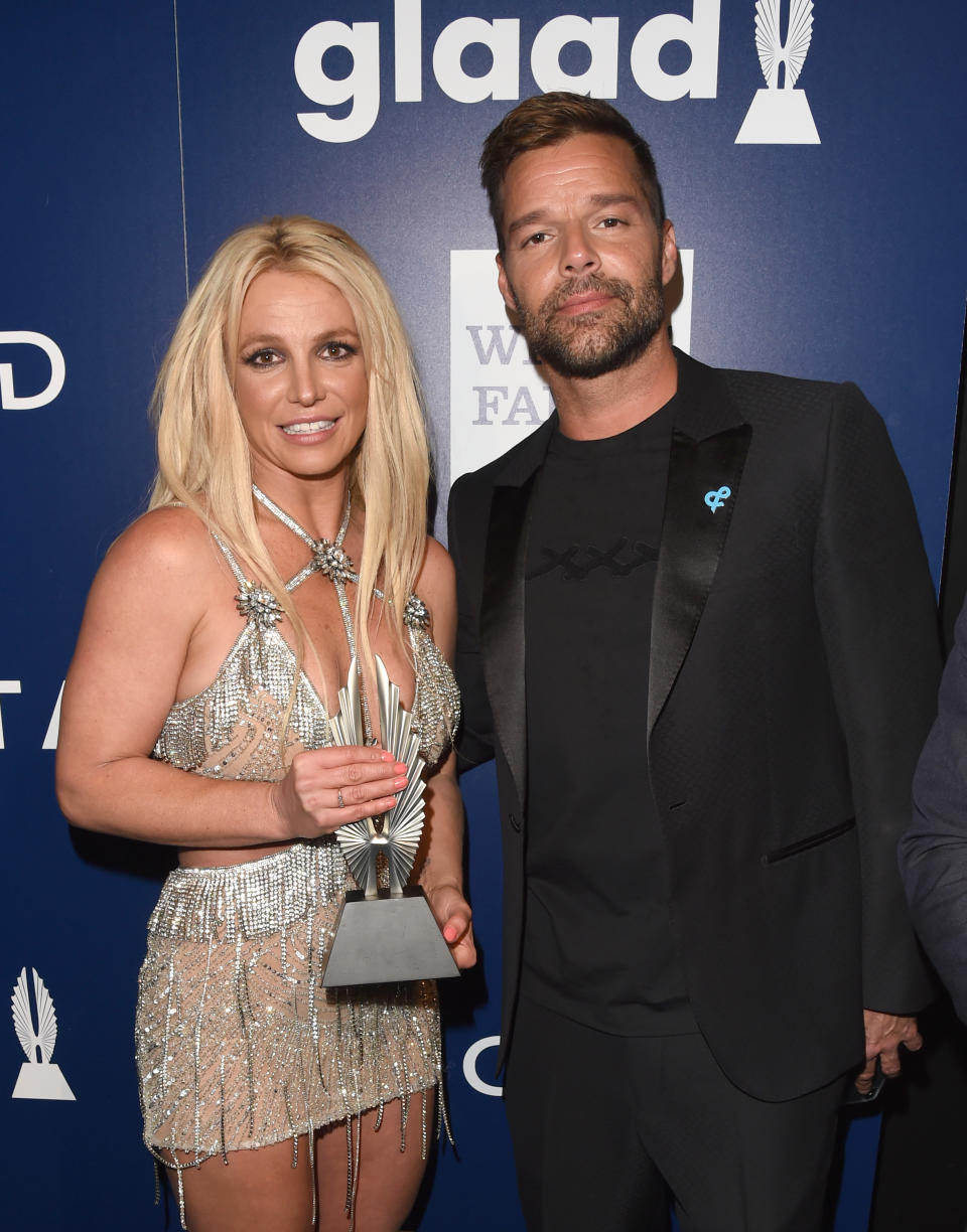 <p>Britney Spears llegó así a la gala de los Premios GLAAD, pero sus fans criticaron su ajustadísimo vestido y le vieron el rostro cansado y muy envejecida. Y muchos hasta repararon en sus piernas/Getty Images </p>