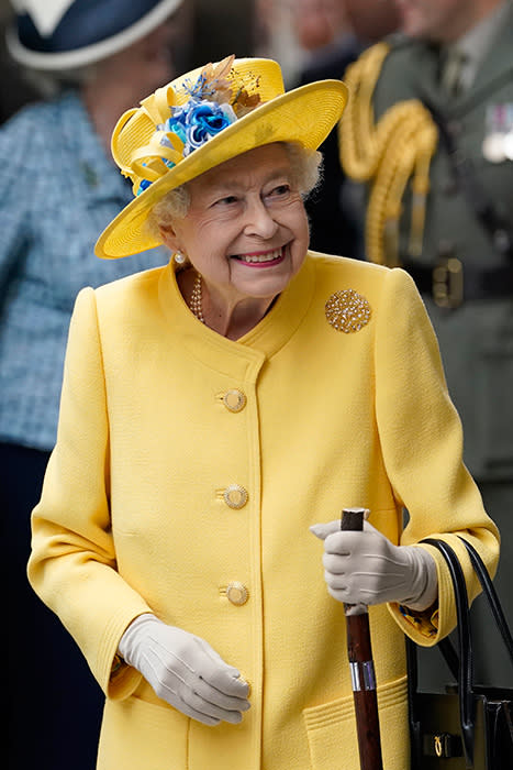 the-queen-wearing-yellow