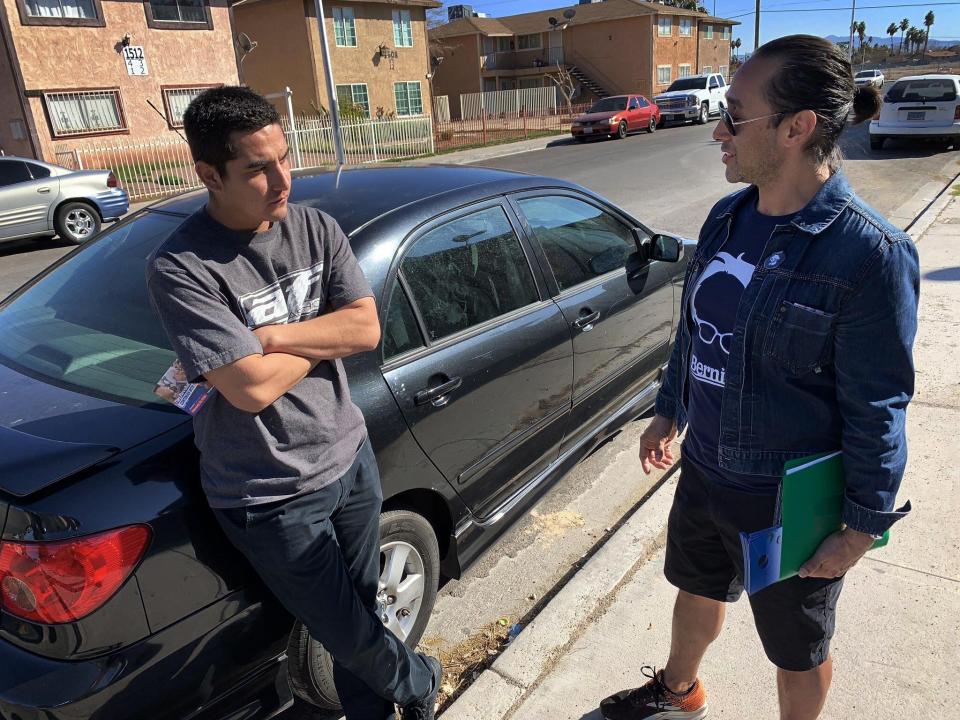 Vaneik Echeverria, right, talks to Adrian Silva, who never votes, about Democratic presidential candidate Bernie Sanders in East Las Vegas. (Photo: Daniel Marans/HuffPost)