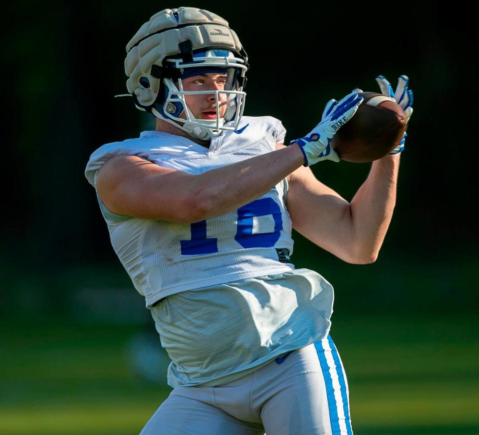 Duke tight end Cade Anders (16) pulls in a pass during the Blue Devils’ spring practice on Friday, March 24, 2023 in Durham, N.C.