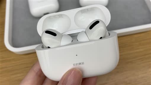 外國網友說AirPods Pro有藍莓味。（圖／讀者提供）