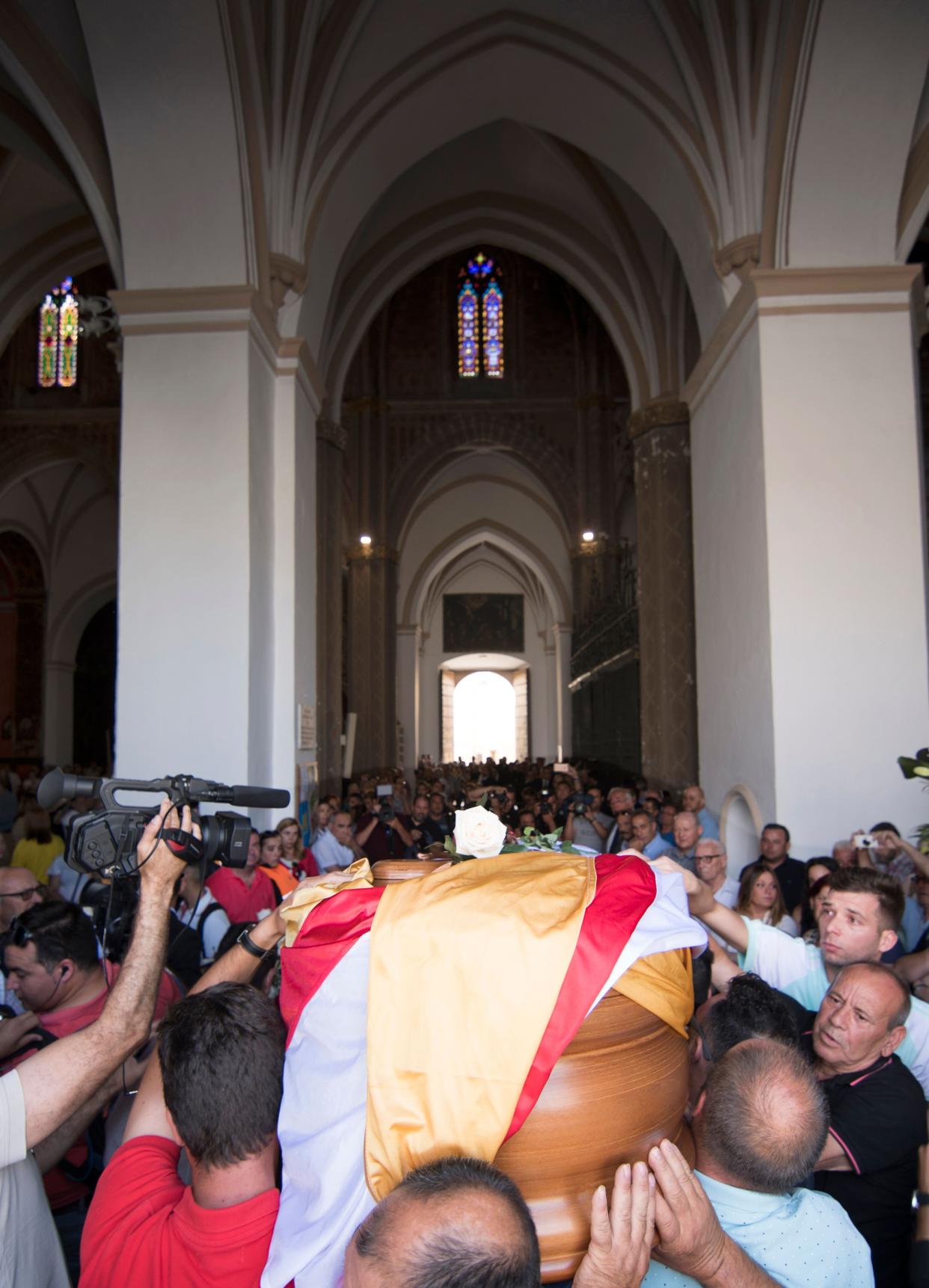 The coffin with the remains of Spanish football player Jose Antonio Reyes, covered with the flags of the village of Utrera and Sevilla FC football team, is carried on shoulders to the Santa Maria de Mesa church in Utrera, during the funeral for the footballer on June 3, 2019. - Former Arsenal, Real Madrid and Spain forward, Jose Antonio Reyes, 35, was killed in a car crash on June 1, 2019. Reyes shot to fame at Sevilla and secured a switch to Arsenal, where he was part of the unbeaten 'Invincibles' 2003-2004 Premier League winners, before spells at Real and Atletico Madrid. (Photo by CRISTINA QUICLER / AFP)        (Photo credit should read CRISTINA QUICLER/AFP/Getty Images)