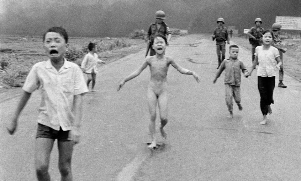 John Morris insisted on using this now famous 1972 picture of a naked nine-year-old Vietnamese girl fleeing the US napalm attack that had burned off her clothes.