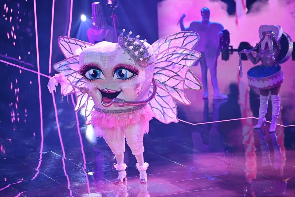 Die Zahnfee zündet als Show-Opener gleich mal vom Titel her ein "Firework", im Original von Katy Perry.  (Bild: ProSieben/Willi Weber)