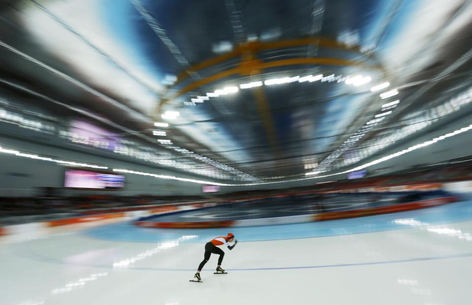 Irene Wust of the Netherlands skates to first place during the women's 3,000 metres speed skating race at the Adler Arena during the 2014 Sochi Winter Olympics February 9, 2014. REUTERS/Laszlo Balogh (RUSSIA - Tags: OLYMPICS SPORT SPEED SKATING TPX IMAGES OF THE DAY) ATTENTION EDITORS: PICTURE 17 OF 25 FOR PACKAGE 'SOCHI - EDITOR'S CHOICE' TO FIND ALL IMAGES SEARCH 'EDITOR'S CHOICE - 09 FEBRUARY 2014'