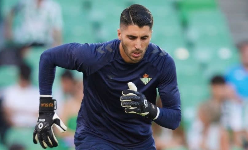 Villarreal offered chance to sign Real Betis goalkeeper as replacement for Filip Jorgensen