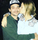 <p>El actor se limitó a publicar esta romántica postal, acompañada por <em>emojis</em> de corazones, en la que se lo ve con cara de enamorado, mientras Paula Chaves, su mujer y madre de sus dos hijos, lo besa en la mejilla. <em>– Foto: <a rel="nofollow noopener" href="https://www.instagram.com/pedroalfonsoo/" target="_blank" data-ylk="slk:Instagram/pedroalfonsoo/;elm:context_link;itc:0;sec:content-canvas" class="link ">Instagram/pedroalfonsoo/</a></em> </p>