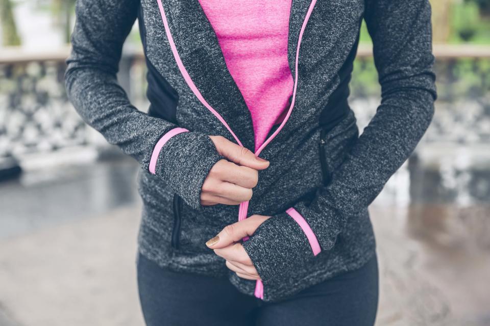 Zipper bei Männer- und Frauenjacken befinden sich meist auf unterschiedlichen Seiten. (Bild: Getty Images)