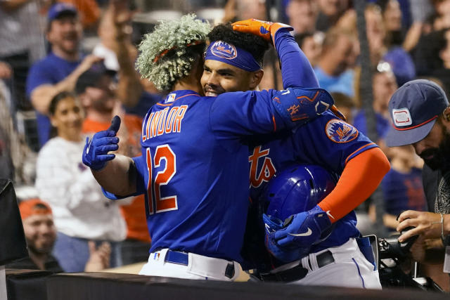 Francisco Lindor's walk-off single in three-run 10th caps Mets