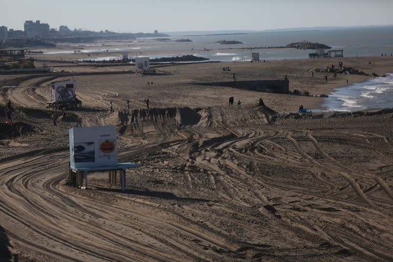 Para la construcción de los circuitos se desmantelaron las cabinas de los guardavidas y las pasarelas para el acceso a la playa