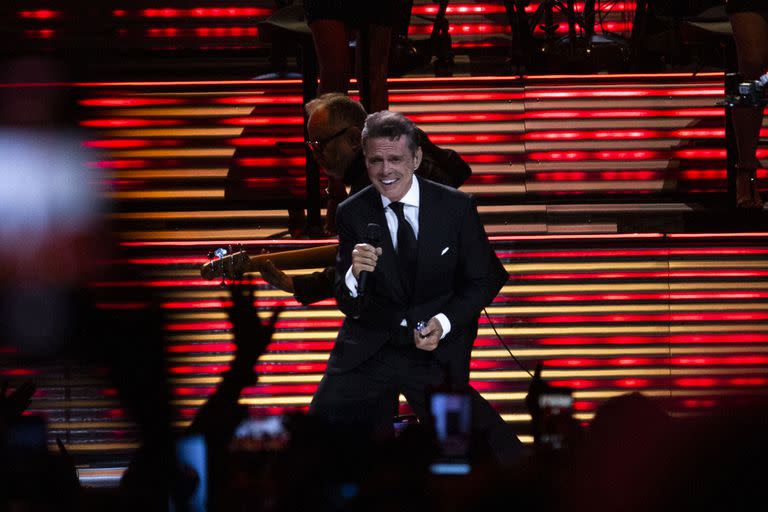 Los famosos que disfrutaron una noche especial con Luis Miguel y el picante comentario de Tinelli: “No habla”