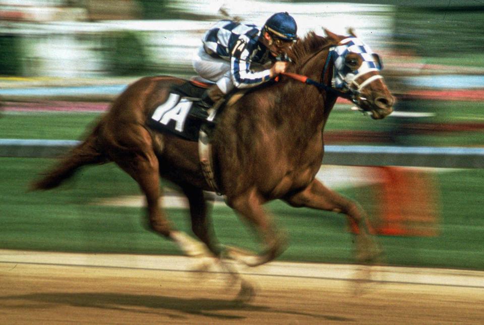 Jockey Ron Turcotte guides Secretariat toward the finish line to win the 1973 Kentucky Derby.