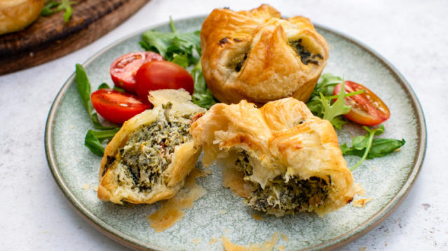 Spinach And Sun-Dried Tomato Puffs Recipe