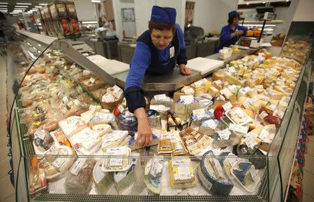 A worker arranges cheese for sale at a grocery store in Moscow August 7, 2014. REUTERS/Maxim Zmeyev
