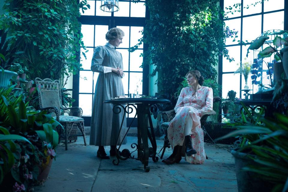 Lady Chatterley's Lover. (L to R) Joely Richardson as Mrs. Bolton, Emma Corrin as Lady Constance in Lady Chatterley's Lover. Cr. Parisa Taghizadeh/Netflix © 2022.