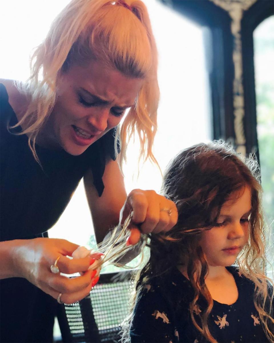 BUSY PHILIPPS WIPING GOO FROM HER DAUGHTER'S HAIR